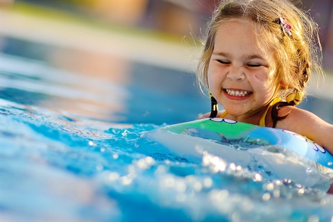 Toddler in pool - 1200x800.jpg