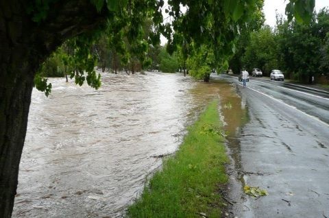 Flood-water-on-to-road-480x318.jpg