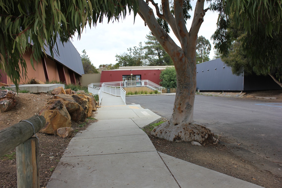 War Memorial Stadium - Pavilion - Castlemaine.JPG